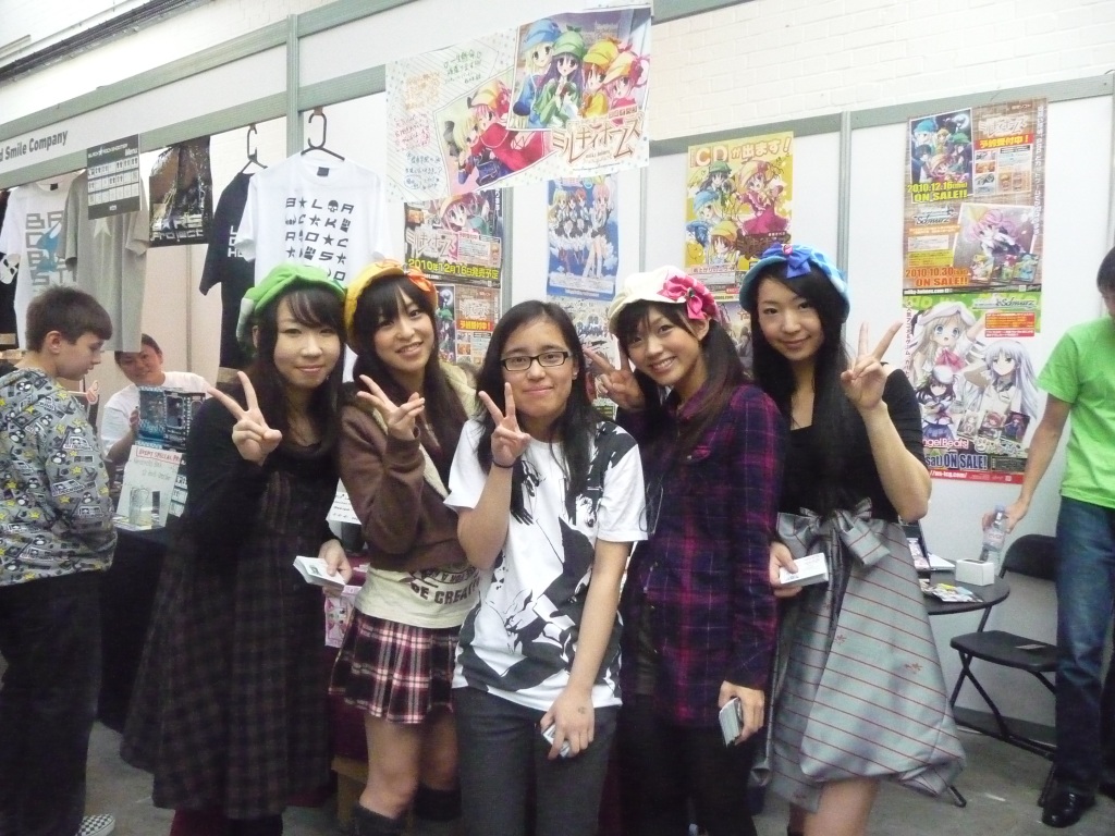 pic with voice acterss ;_; i look crap compared to them ;_;